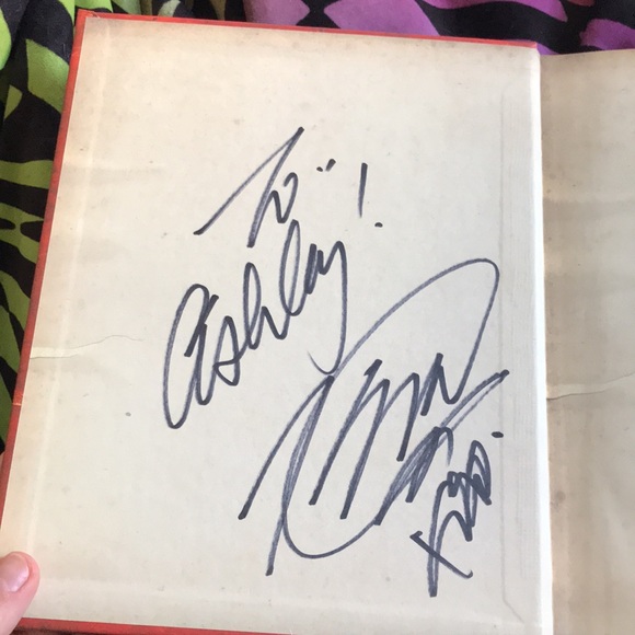 🖤🆕 AUTOGRAPHS KAT VON D High Boltage Tattoo Book!BN!🖤SOGNED COPY!!!!🖤👻✨ - Picture 2 of 16